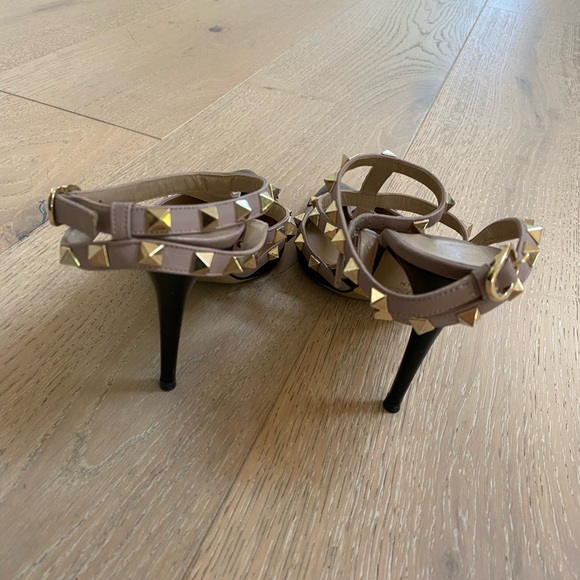 Valentino Stud Heels size 38.5 - Picture 3 of 4